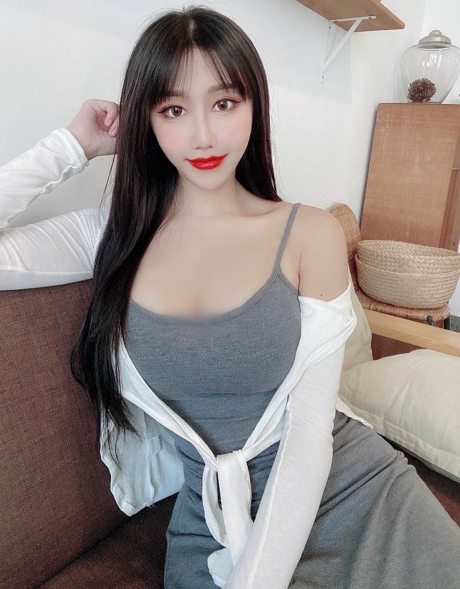 Theo tìm hiểu, Hạ Tiểu Duẫn cao 1m65, nặng 48kg và có số đo ba vòng hoàn hảo.