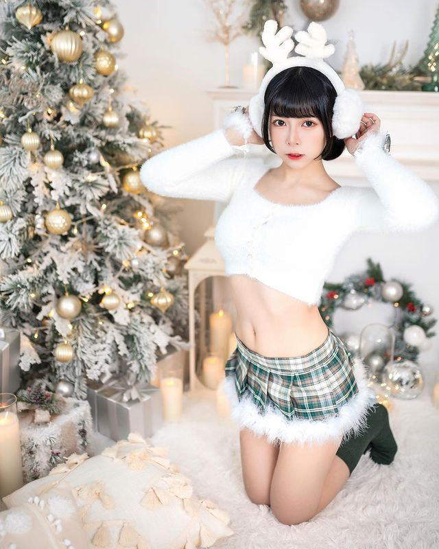 Họ hi vọng, với lợi thế ngoại hình xinh đẹp bắt mắt cùng đường cong tuyệt đẹp, hot girl sẽ tỉnh táo lựa chọn hướng phát triển bền lâu.