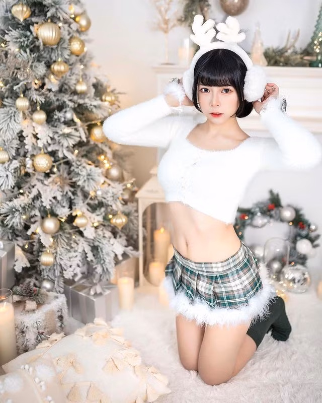 Họ hi vọng, với lợi thế ngoại hình xinh đẹp bắt mắt cùng đường cong tuyệt đẹp, hot girl sẽ tỉnh táo lựa chọn hướng phát triển bền lâu.