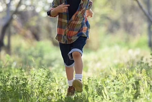 Nghe tieng keu cuu trong bui cay, phat hien chuyen kinh hoang