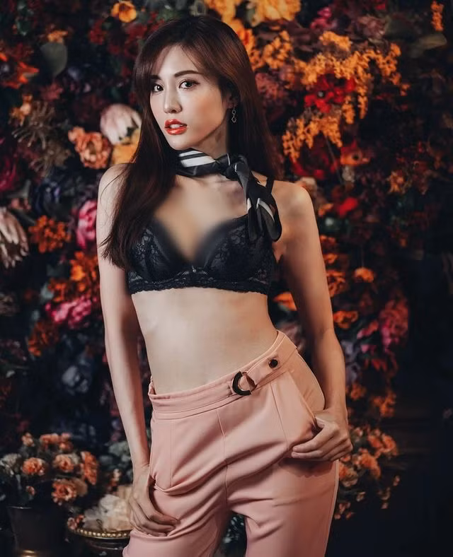 Các fan hâm mộ của Tiết Xuyến tuy rằng ủng hộ sự phá cách, phóng khoáng của cô nàng nhưng họ cho rằng, với nhan sắc ấn tượng như tiên nữ, dáng vóc cân đối...