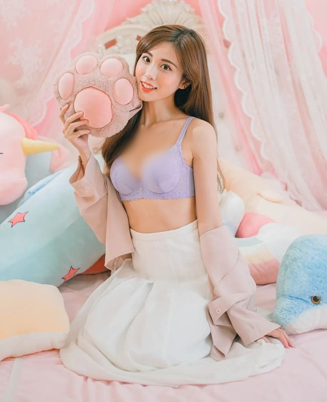 Cô nàng nổi tiếng là người ưa thích sự mới mẻ, táo bạo. Việc làm mẫu nội y đối với Tiết Xuyến cũng là một trải nghiệm.