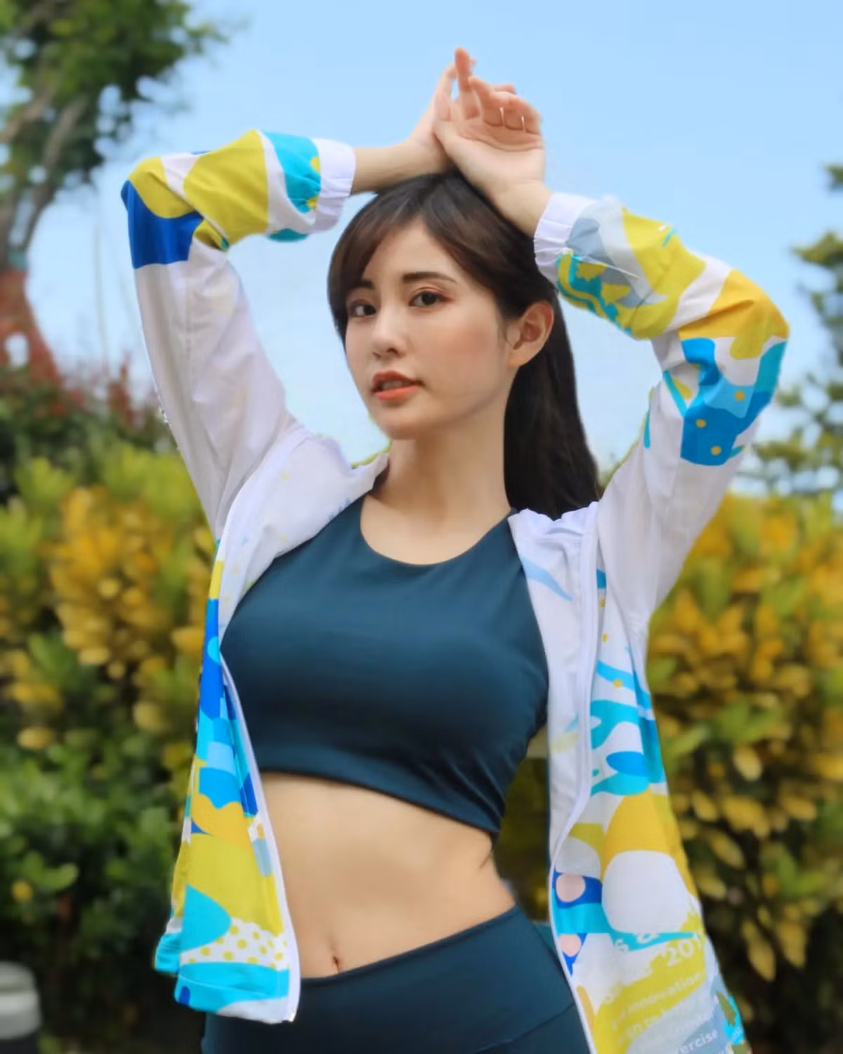 Thêm vào đó, vẻ đẹp hình thể của phụ nữ vốn là vẻ đẹp cần được tôn vinh.