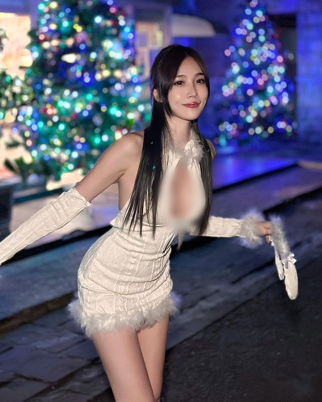 Theo tìm hiểu, hot girl Fedora sở hữu trang IG cá nhân có tới gần 600.000 người theo dõi, mỗi bức ảnh của cô nàng nhận được hàng chục đến hàng trăm ngàn lượt yêu thích.