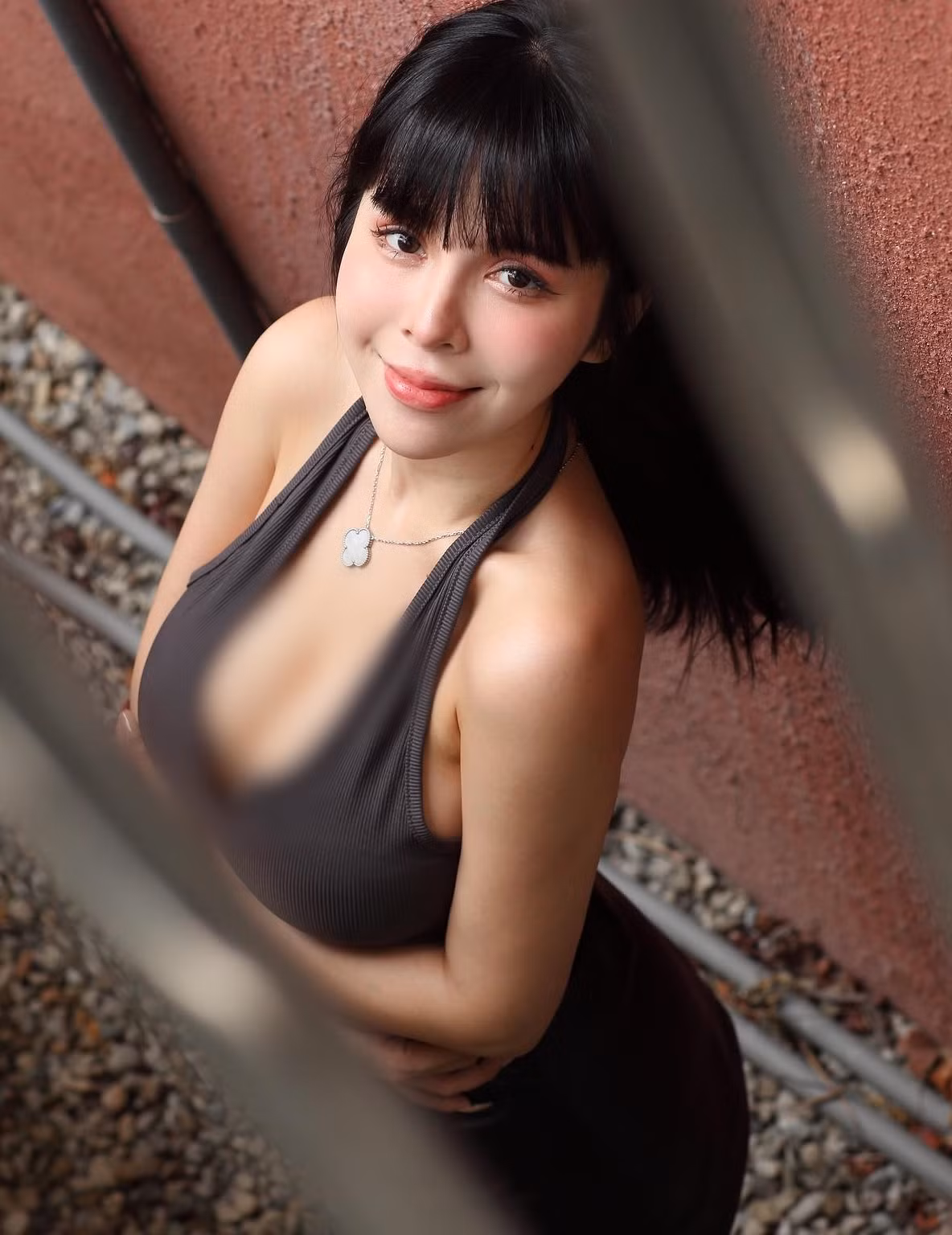 Cô nàng đi xem buổi biểu diễn của Itzy không phải để thưởng thức âm nhạc mà để khoe thân, thu hút thêm sự chú ý của mọi người.