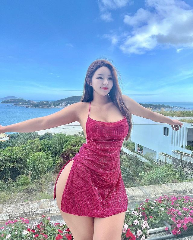 Ngoài thân hình thì làn da trắng nõn, nuột nà của hot girl cũng nhận được cơn mưa lời khen của người hâm mộ.