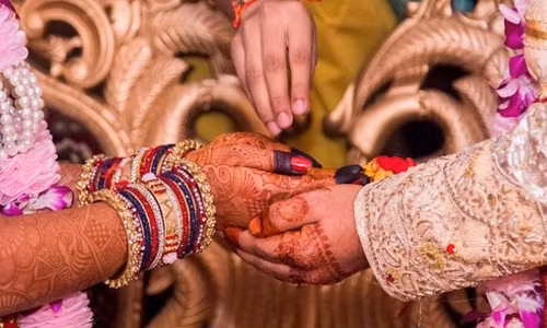 Che co dau hoc dot, chu re huy hon gay choang