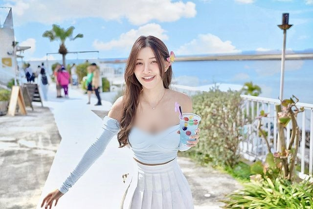 Dù trước đó, Trương Trương được đánh giá là một trong những hot girl gợi cảm đầy triển vọng.