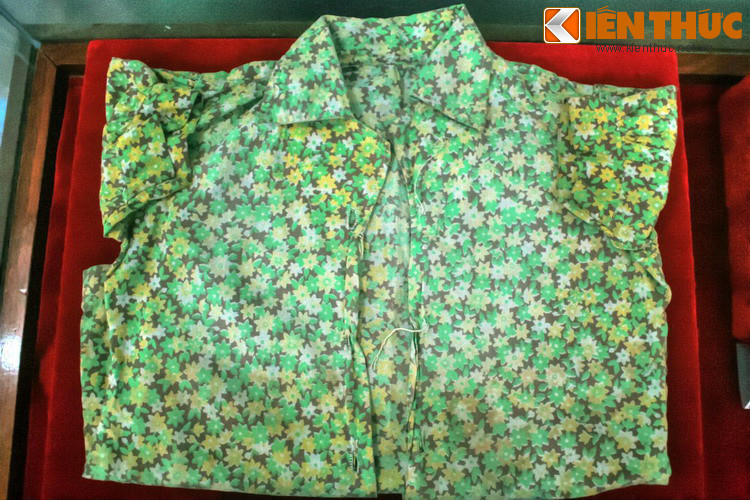 Chiếc áo của cháu Trương Thị Hoa, nạn nhân bị lính Mỹ giết hại, còn sót lại trong vụ thảm sát.