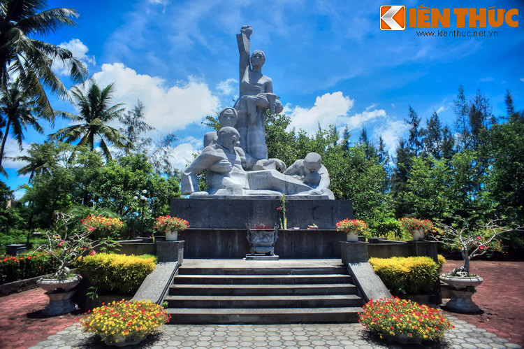 Vào ngày 16/3/1968, tại làng Sơn Mỹ, các đơn vị lính Lục quân Hoa Kỳ đã thảm sát 504 dân thường không có vũ khí, trong đó phần lớn là phụ nữ và trẻ em. Đây là một trong những tội ác chiến tranh kinh hoàng nhất của lịch sử thế giới nửa sau thế kỷ 20.