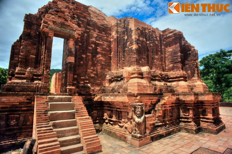 Được xem là một trong những trung tâm lớn của Ấn Độ giáo ở Đông Nam Á và là di sản duy nhất của thể loại này tại Việt Nam, Thánh địa Mỹ Sơn sánh ngang các tổ hợp đền đài vĩ đại khác ở Đông Nam Á như Borobudur (Indonesia), Pagan (Myanma), Angkor Wat (Campuchia), Ayutthaya (Thái Lan)...