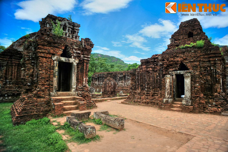 Các học giả khẳng định, Mỹ Sơn là thánh địa quan trọng nhất của người Chăm từ cuối thế kỷ 4 đến thế kỷ 15. Đây là vùng đất Ấn giáo linh thiêng với vô số đền tháp xây dựng từ giữa thế kỷ 7-13.