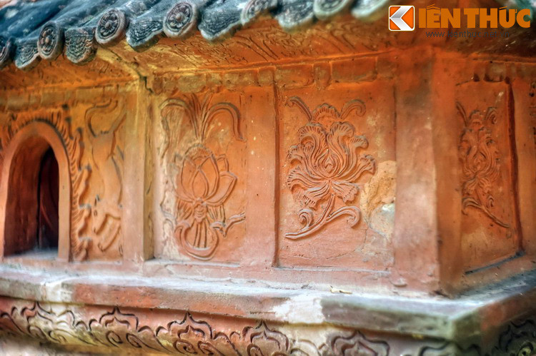 Nét đặc sắc nhất của tháp Đậu An là những họa tiết trang trí kiến trúc rất phong phú, đa dạng, xuất hiện dày đặc trên bề mặt của mỗi tầng tháp.