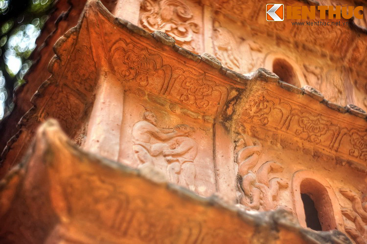 Có thể bắt gặp ở đây các hình tượng thánh thần, linh vật trong truyền thuyết, loài vật có thật, cảnh sinh hoạt, các loại hoa lá...