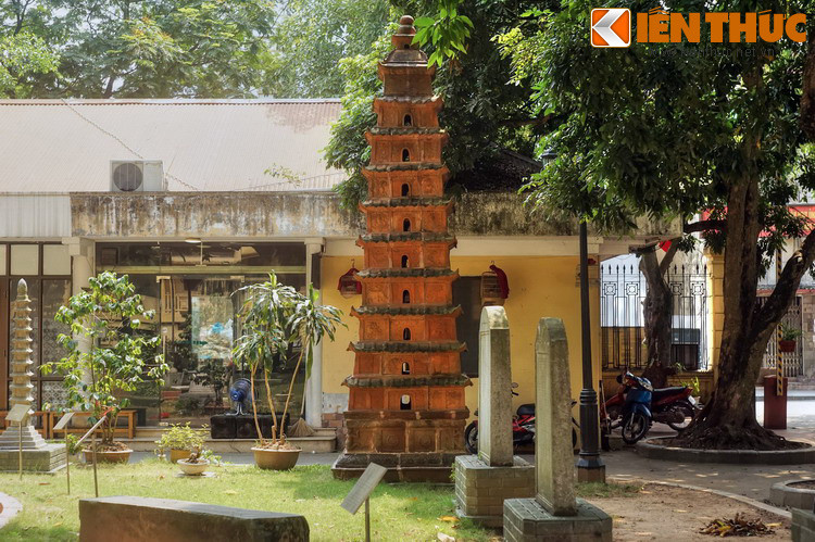 Theo các nhà nghiên cứu, tháp Đậu An có thể đã được xây vào thời Lý – Trần và tu sửa lớn vào thời Mạc – Lê Trung Hưng (thế kỷ 16-17). Do đền Đậu An là một ngôi đền theo đạo Lão, kiến trúc tháp Đậu An mang nhiều nét đặc trưng của tín ngưỡng này.