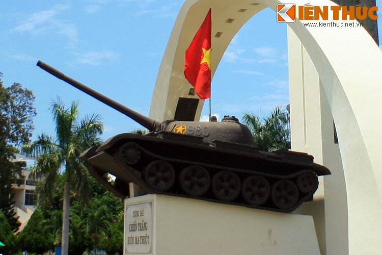 Chiếc xe mới này mang số hiệu 980. Đây chính là số hiệu của chiếc xe tăng mà Anh hùng Đoàn Sinh Hưởng - nguyên đại đội trưởng Đại đội xe tăng 9 của Trung đoàn 273 sử dụng trong trận Buôn Ma Thuột năm 1975.