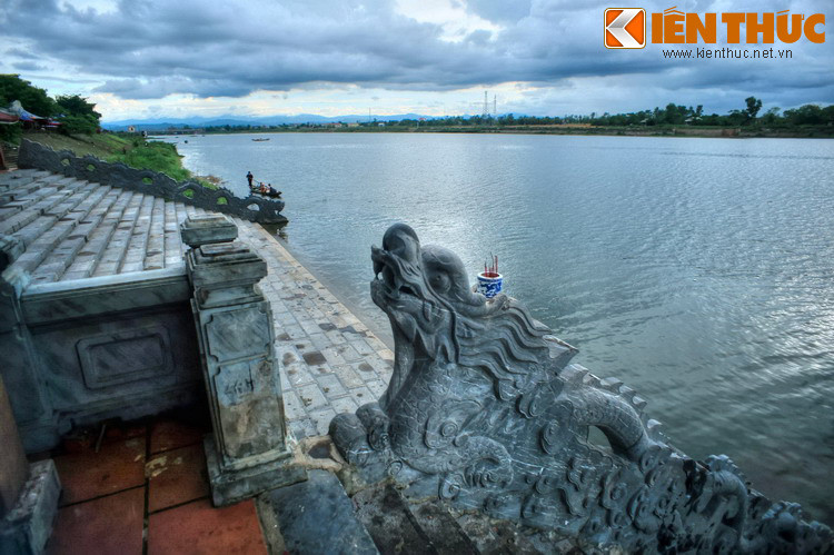 Do mật độ hoả lực dày đặc khủng khiếp của quân đội Mỹ, đã có khoảng 1.000 chiến sĩ lính vĩnh viễn nằm lại nơi đáy sông. Rất nhiều người trong số đó là những chàng trai miền Bắc ở độ tuổi mới mười tám đôi mươi, mới tham gia trận đánh đầu tiên trong đời lính.