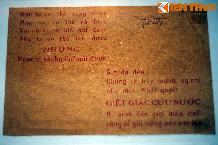 Truyền đơn của Mặt trận Việt Minh kêu gọi đồng bào khởi nghĩa giành chính quyền năm 1945.