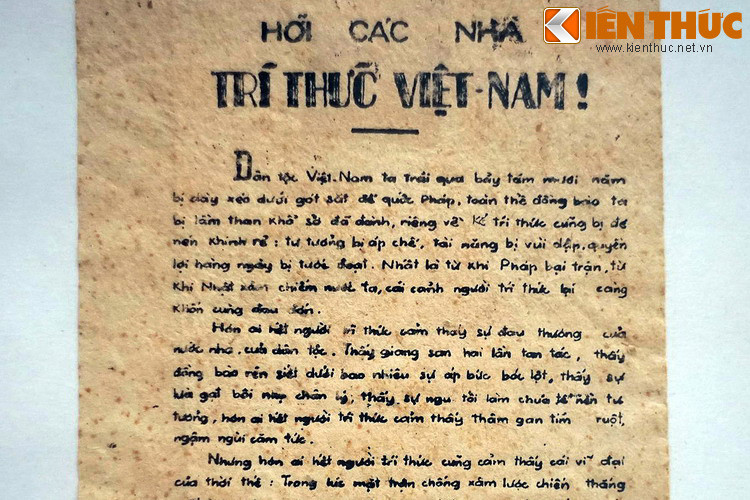 Truyền đơn của Mặt trận Việt Minh phát hành kêu gọi các nhà trí thức Việt Nam hãy đứng lên đảm nhiệm vai trò của mình, cùng sát cánh với đồng bào giải phóng dân tộc, tháng 8/1945.
