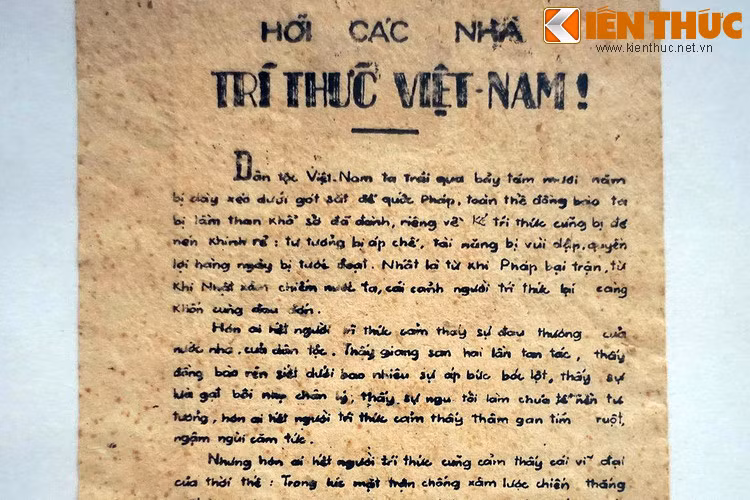 Truyền đơn của Mặt trận Việt Minh phát hành kêu gọi các nhà trí thức Việt Nam hãy đứng lên đảm nhiệm vai trò của mình, cùng sát cánh với đồng bào giải phóng dân tộc, tháng 8/1945.