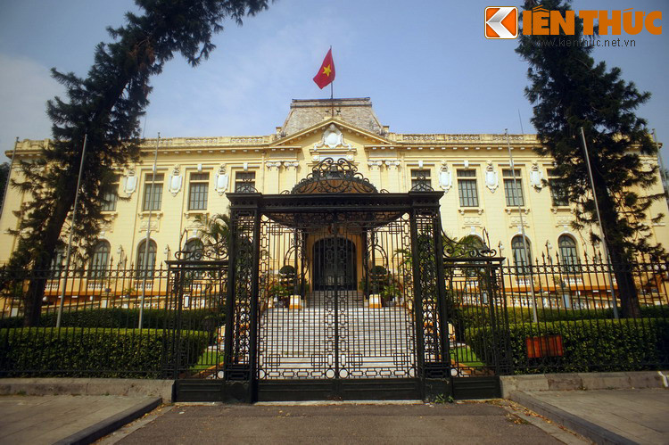 Có thể nói, Bắc Bộ phủ là nơi Chủ tịch Hồ Chí Minh đã chèo lái con thuyền cách mạng Việt Nam trong những ngày đầu đầy thử thách, vượt qua mọi âm mưu của thù trong giặc ngoài nhằm lật đổ chính quyền dân chủ nhân dân đầu tiên ở Đông Nam Á.