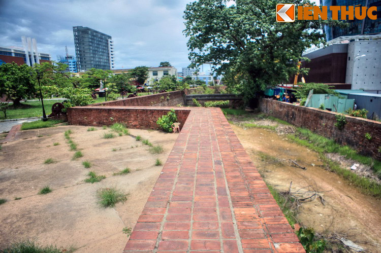 Ngày 31/8/1858 Liên quân Pháp và Tây Ban Nha do Đô đốc Rigault de Genouilly chỉ huy tiến đánh cửa biển Đà Nẵng. Kế hoạch của địch là nhanh chóng đánh chiếm Đà Nẵng, từ đó làm bàn đạp đánh Kinh thành Huế và mở rộng xâm lược ra hai miền Nam Bắc của đất nước.