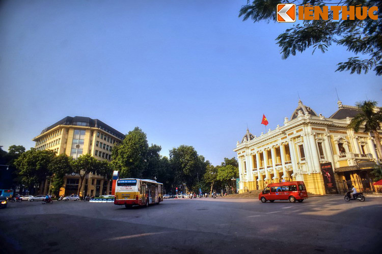 Sau sự kiện trọng đại ấy, Quảng trường Nhà hát lớn vẫn giữ nguyên tên gọi cũ của mình trong nửa thế kỷ, cho đến khi chính thức mang tên là Quảng trường Cách mạng Tháng Tám vào thập niên 1990.