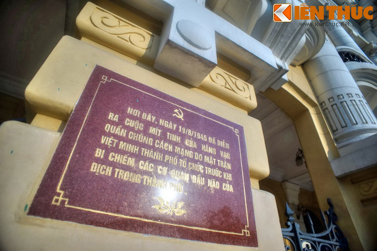 Mỗi khi tháng tám đến, như cơn gió mát lành, âm hưởng của mùa thu lịch sử năm 1945 lại lan tỏa khắp quảng trường, hòa vào nhịp sống vừa sôi động, vừa mang những nét sâu lắng đặc thù của của một thủ đô đã trải qua nhiều thăng trầm cùng thời gian... Mời quý độc giả xem video: Vì sao 2/9 được chọn là Quốc khánh? Nguồn: VTC1.