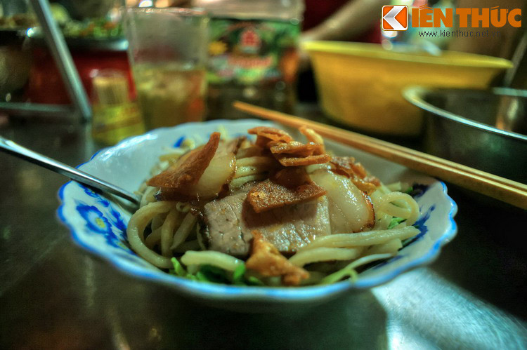 Nếp sinh hoạt, buôn bán bên trong chợ Hội An vẫn được duy trì như cách đây nhiều thế kỷ. Đây thực sự là nơi thuận mua vừa bán, khách hàng có thể hài lòng tìm mua những thứ mình cần mà không sợ bị chặt chém, tráo đổi.