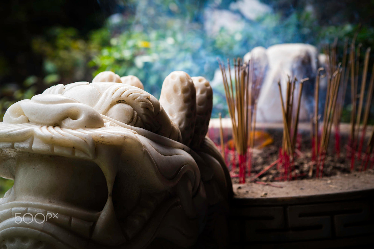 Không gian tâm linh Ngũ Hành Sơn. Ảnh: Stephen Griffiths/ 500px.com.