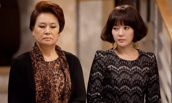 Bat qua tang con dau di nha nghi giua trua, me chong tu ghet chuyen sang thuong...