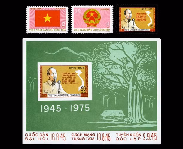 Bộ tem "Kỷ niệm 30 năm Quốc khánh nước Việt Nam Dân chủ Cộng hoà" gồm 03 mẫu, 01 Bloc, phát hành năm 1975. Đây là bộ tem kỷ niệm Quốc khánh đầu tiên của một nước Việt Nam thống nhất.