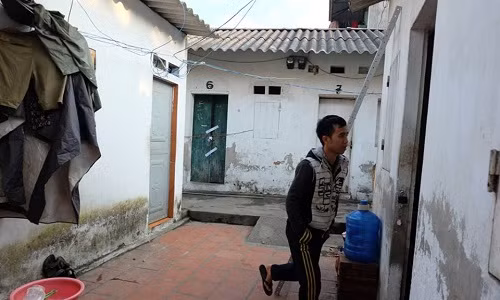 Doi nam nu om nhau chet trong phong tro o Ha Noi