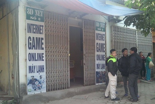 Xong vao quan internet dung gach dap nhan vien den chet