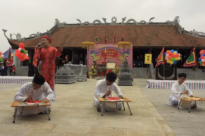 UBND huyen doi “cuop cong” cuanha thu phap?