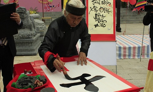 UBND huyen doi “cuop cong” cuanha thu phap?-Hinh-2