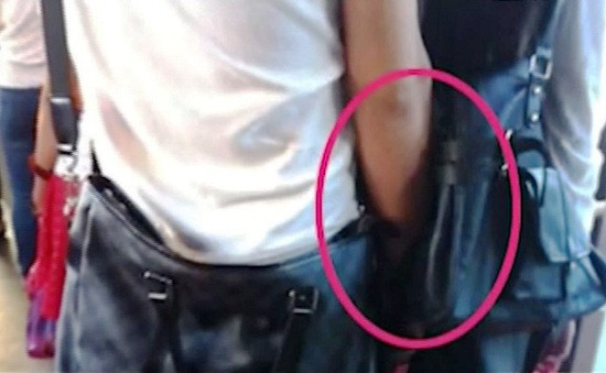 Chúng sẽ không thể lấy cớ xe bus quá chật để chạm vào cơ thể nạn nhân.