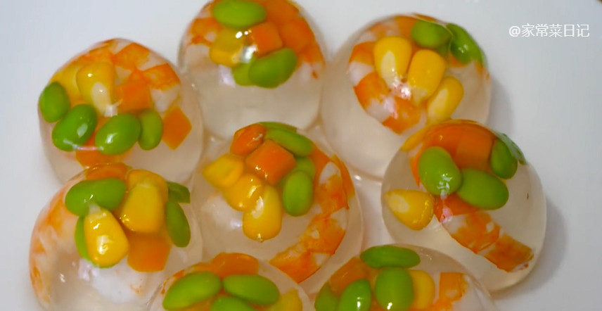 Một khi biết cách làm, bạn sẽ bất ngờ vì hóa ra lại đơn giản như vậy, ngay cả các mẹ đoảng cũng có thể tự tay thực hiện món ăn thú vị này cho các bé.