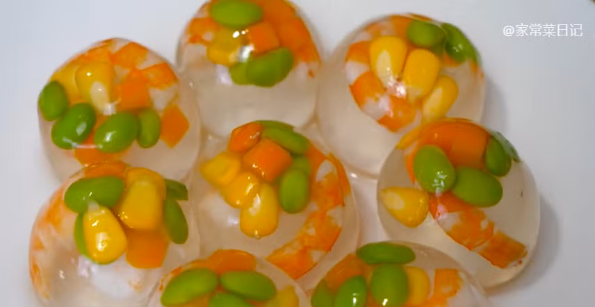 Một khi biết cách làm, bạn sẽ bất ngờ vì hóa ra lại đơn giản như vậy, ngay cả các mẹ đoảng cũng có thể tự tay thực hiện món ăn thú vị này cho các bé.