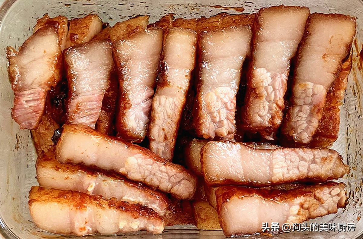 Nếu không muốn dùng nồi cơm điện hoặc lò nướng, bạn có thể dùng chảo chống dính, chiên trực tiếp mất nhiều thời gian hơn một chút, và chú ý để miếng thịt không quá dày.