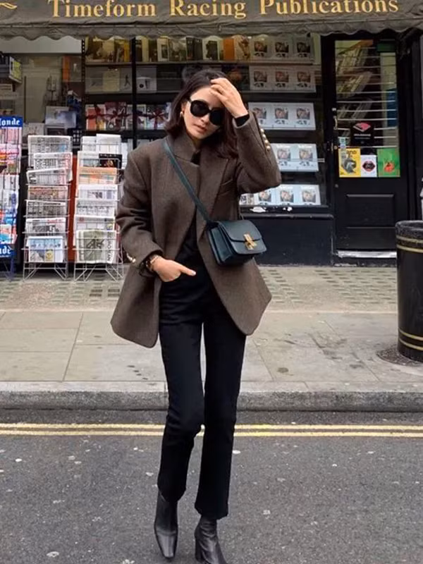 Không những vậy, xu hướng thời trang mặc đồ form rộng còn mang lại vẻ ngoài cá tính, phóng khoáng, không hề gò bó.