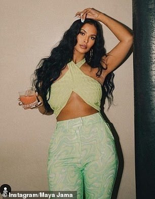 Maya Jama kín đáo nhưng vẫn gợi cảm.