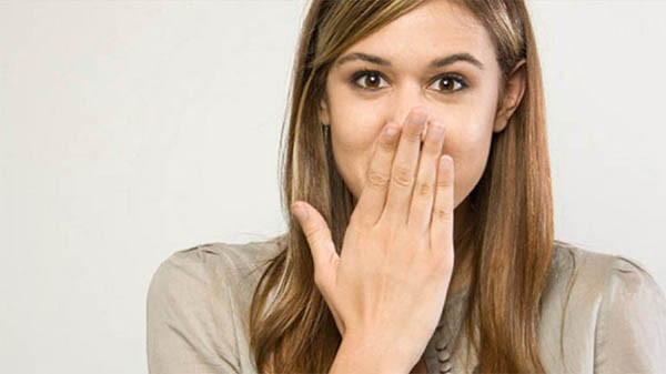 Nhìn chung, hiện tượng không gây hại cho cơ thể. Nó là một dạng biểu hiện sinh lý hoàn toàn bình thường giống như nấc cụt, giật mí mắt, hắt xì... Tuy nhiên, nếu hiện tượng hụt chân thường xuyên diễn ra kết hợp với những dấu hiệu bất thường như đau đầu, chóng mặt, tê bì chân tay thì cần đề cao cảnh giác về các vấn đề tim mạch, thần kinh, nội tiết...