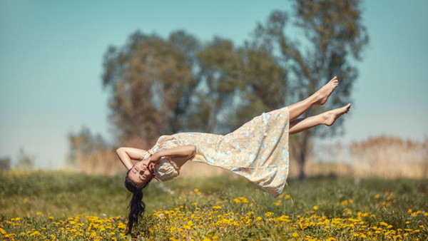 Tuy nhiên, các dây thần kinh não bộ không thư giãn hoàn toàn. Đôi khi, chúng sẽ đưa ra các lệnh yếu cho các cơ. Sau khi cơ tiếp nhận, chân tay sẽ run rẩy, co giật... khiến tình trạng căng thẳng chân tay được phục hồi. Thần kinh não bộ cũng hoạt động trở lại khiến chúng ta thức giấc.