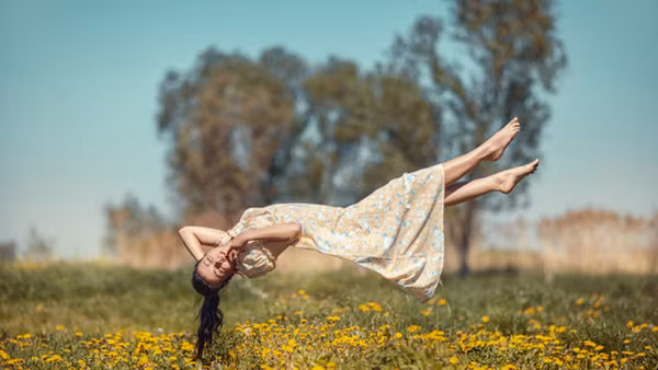 Tuy nhiên, các dây thần kinh não bộ không thư giãn hoàn toàn. Đôi khi, chúng sẽ đưa ra các lệnh yếu cho các cơ. Sau khi cơ tiếp nhận, chân tay sẽ run rẩy, co giật... khiến tình trạng căng thẳng chân tay được phục hồi. Thần kinh não bộ cũng hoạt động trở lại khiến chúng ta thức giấc.