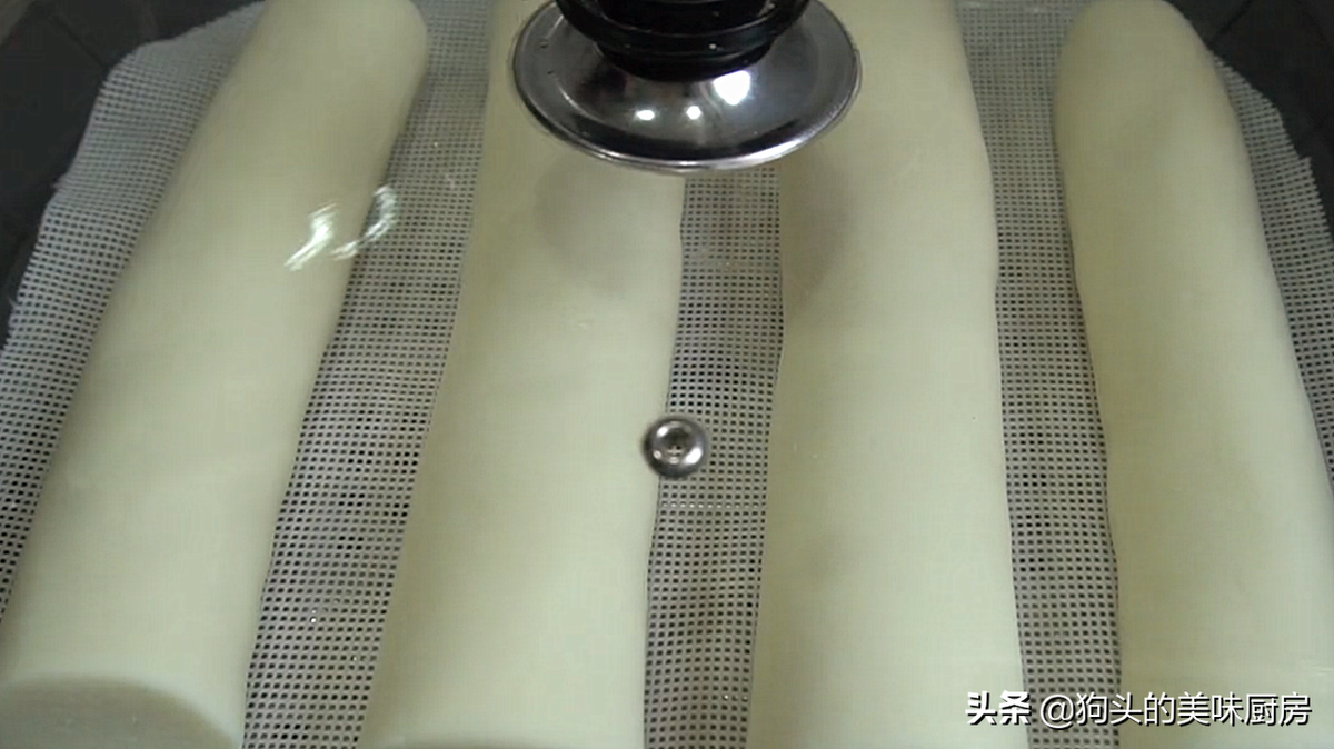 Cho tất cả vào hấp lửa to trong 15 phút.