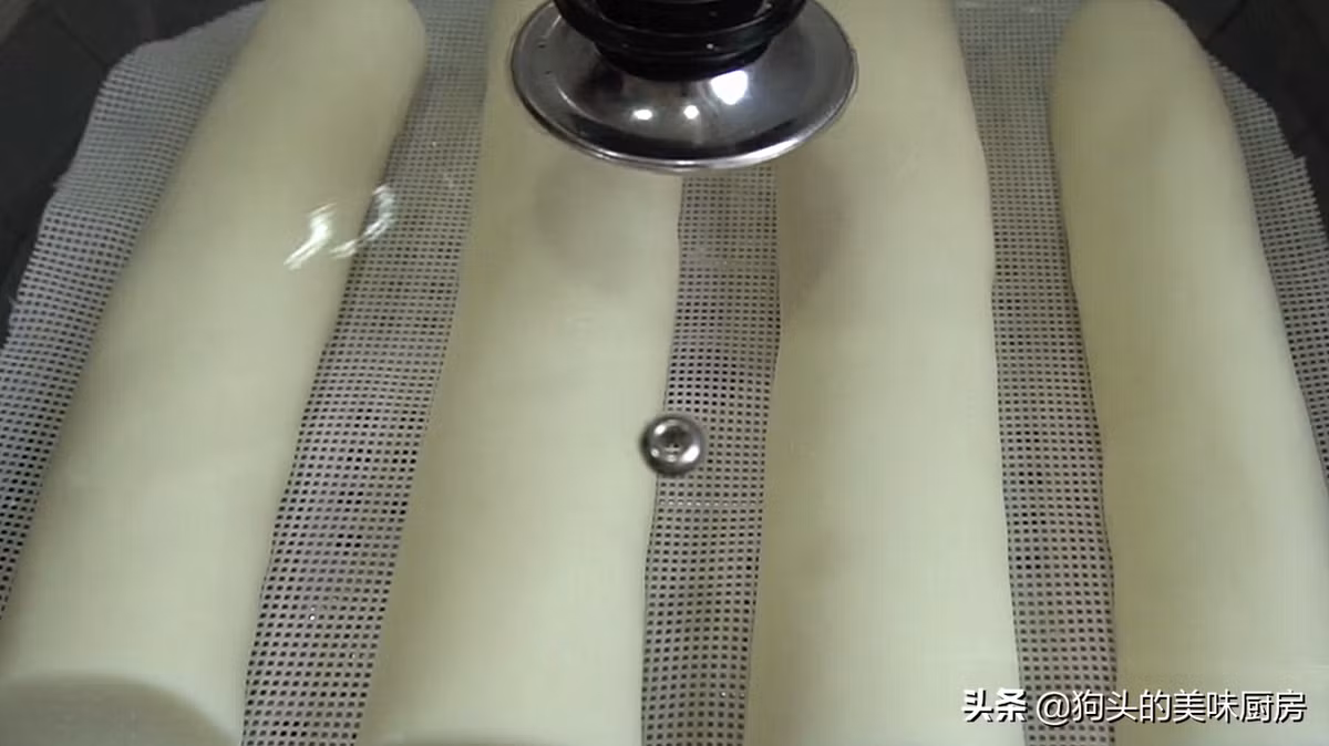 Cho tất cả vào hấp lửa to trong 15 phút.