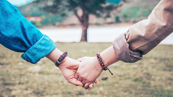 Đây cũng là cách phụ nữ tránh tổn thương nếu bị từ chối phũ phàng. Hiểu được tâm ý của cô ấy, nam giới nên tỏ rõ tình cảm của mình. Những phụ nữ nói được câu này, chắc chắn cô ấy sẽ không làm khó dễ bạn. Nếu bạn không có tình cảm, họ sẽ lặng lẽ rút lui.