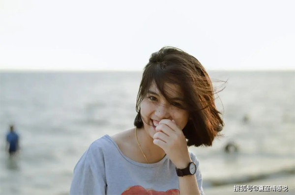 “Nghe nói anh chưa có bạn gái, tiêu chuẩn của anh có cao quá không?”. Câu nói này được các chuyên gia tâm lý ví như cách ném đá dò đường. Những người tinh tế sẽ hiểu rằng, phụ nữ đang muốn biết liệu cô có phù hợp với anh không.