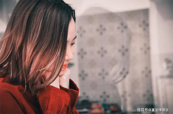 Giống như nam giới, phụ nữ rung động song không phải ai cũng can đảm tỏ tình với nam giới. Thay vào đó, họ sẽ có cách nói tế nhị để thể hiện tình cảm của mình trước đối phương.